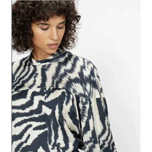 Womens Ted Baker London Silky Navy Cream Abstract Mock Neck Blouse Size 1 (US 4) - Picture 1 of 16
